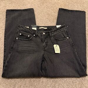 Levi’s Low-Rise Black Straight Leg Jeans
